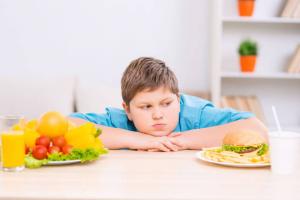 עודף משקל אצל הילד: השמנת סיבות עיקריות 7
