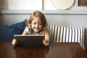 כיצד לשמור על הילד מפני התמכרות לאינטרנט: 5 טיפים להורים