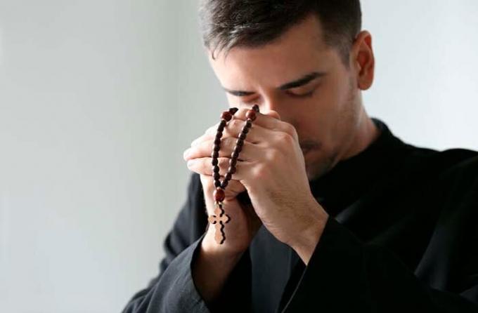 רק האמונה הטהורה ואת רע התבוסה יכול תפילה החזקה (מקור תמונה: shutterstock.com)