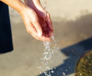 היתרונות של מים: 11 עובדות בלתי צפויות שלא ידעת
