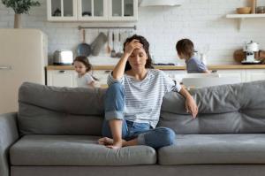 איך הורים מתמודדים עם רגשות שליליים