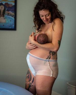 התמונות הכי כנות של נשים אחרי לידה