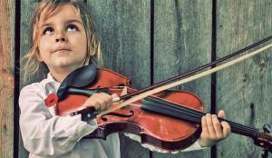 כיצד ללמוד לנגן על כלי נגינה הוא הטמעת התפתחות המחשבה אצל ילדים