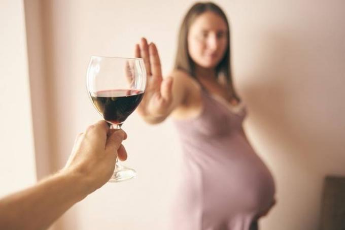 מינון בטוח של אלכוהול במהלך ההריון הוא לא: מדענים על המוח של העובר