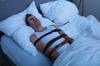 מבקרי לילה: הסימפטומים החריגים של Omicron המופיעים במהלך השינה