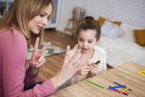 5 ביטויים פסיכולוגים ממליצים לא לספר לילד