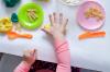 4 דרכים לקחת ילד למטבח בזמן שאמא מוכנה: משחקים לקטנטנים