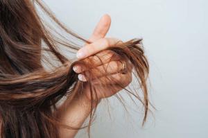 בעיות בשיער - איזה סוג של מחלות נגרמות על ידי cim?