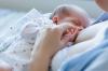 11 סיבות נפוצות לכך תינוק יורק את מזרקה