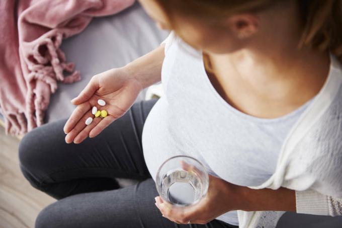 לא רק לנשים בהריון: הרופאים אמרו מי צריך ליטול חומצה פולית ומדוע