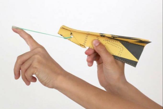 כיצד להכין במהירות מטוס נייר: הוראות שלב אחר שלב