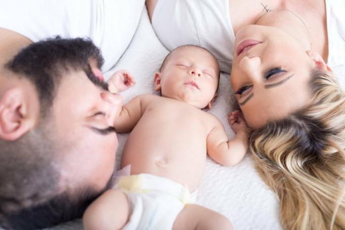 איך אתה יודע את המין של התינוק: מועדי טקס לידה של הורים