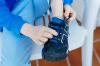 איך ללמד ילד במהירות ובקלות לקשור שרוכי נעליים