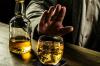 למה אלכוהול אצל גברים שדיים גדל